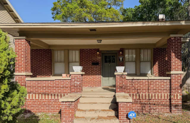 2047 N MARKET Street photos photos