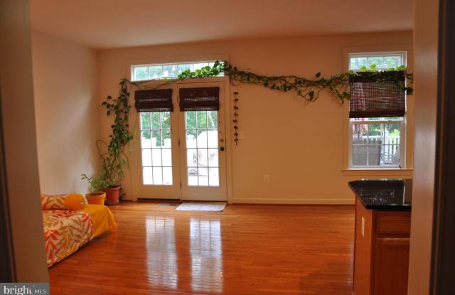 25183 BEACH PL Gallery 4