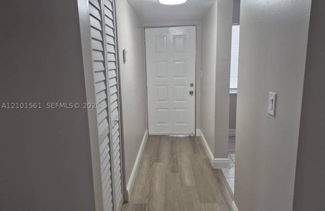 8540 N Sherman Cir Gallery 4