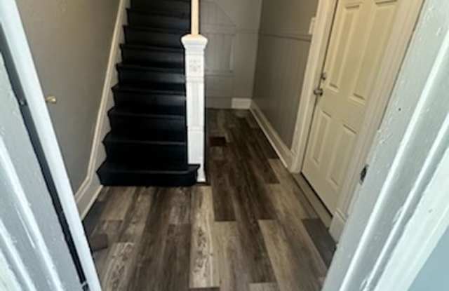Newly updated 2 bedroom 1 bath apartment for rent Gallery 3