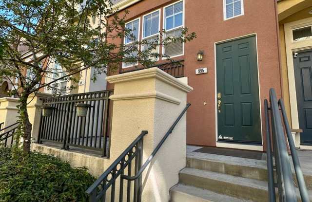 TOWNHOME WITH THOUGHTFUL UPGRADES | CALM SETTING photos photos