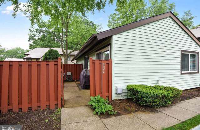 Crofton with 1 car garage - 2054 Aberdeen Drive, Crofton, MD 21114