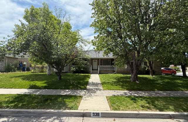 Massive 5-Bed Rambler with 2 Kitchens & 2 Laundries! photos photos