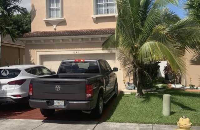 2240 Northeast 37th Terrace photos photos