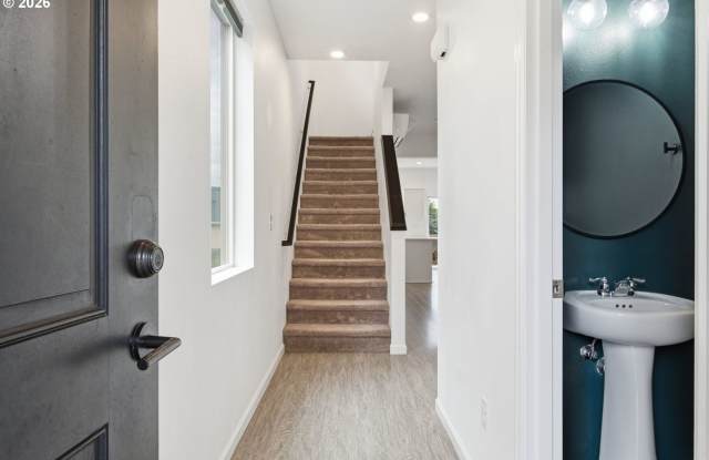 Beautiful 4-Bedroom End-Unit Townhome in the Heart of Happy Valley with Two Living Areas, Private Deck & Fenced Backyard Gallery 4