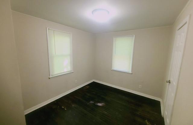 Room in 2 Bedroom Home at Celia Ave Gallery 4