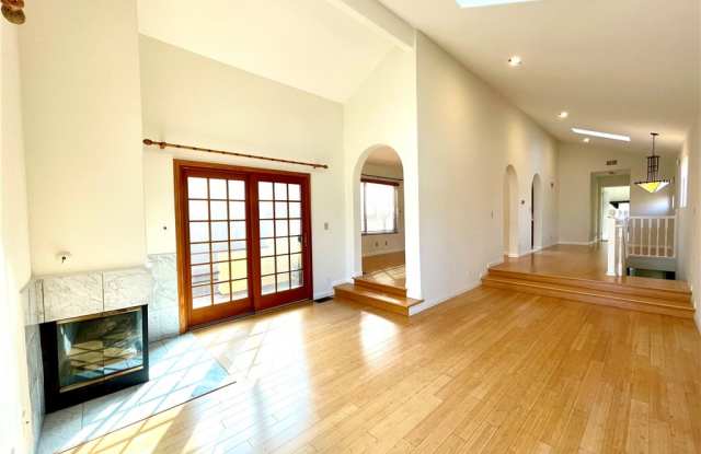 1503 Steinhart Avenue Gallery 4