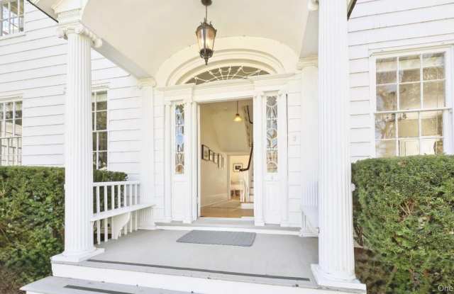 189 Main Street Gallery 2