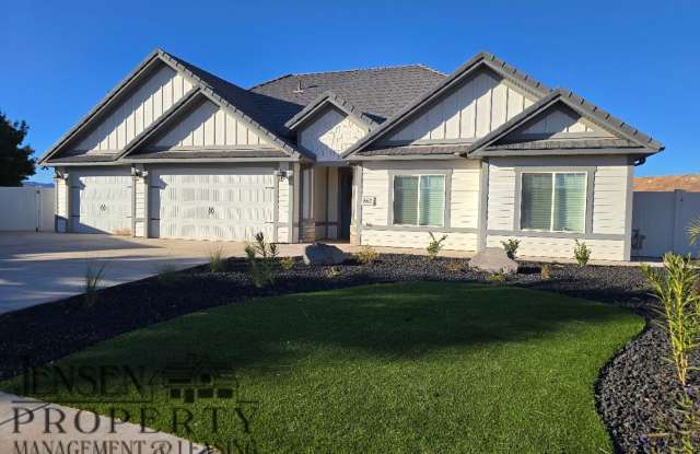 Beautiful Spacious Three Bedroom Home- 4 Car Garage - 862 Crystal Drive, St. George, UT 84770