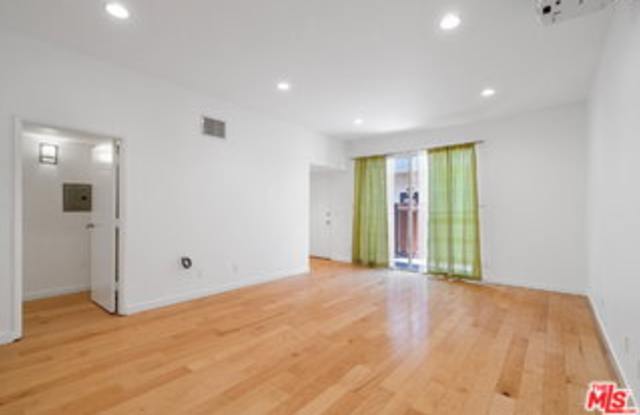 1828 Barry Avenue Gallery 3