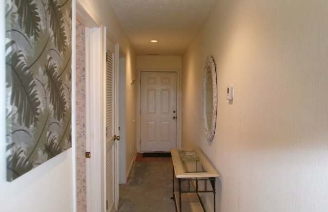 RENT SPECIAL! Furnished 1 bedroom condo with beautiful water views. Gallery 4