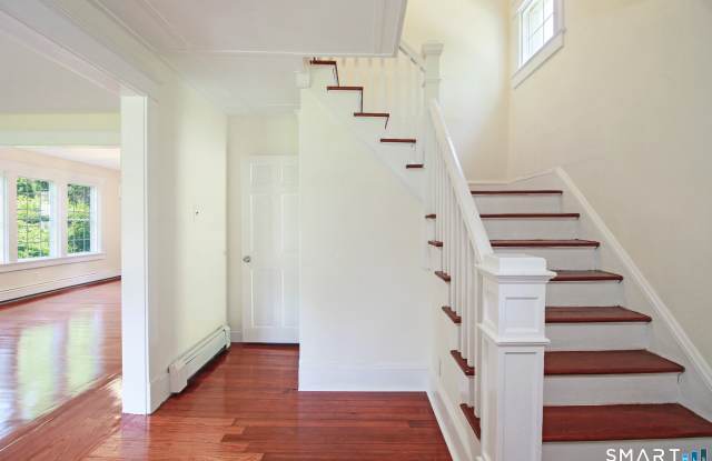 549 Boston Post Road Gallery 3