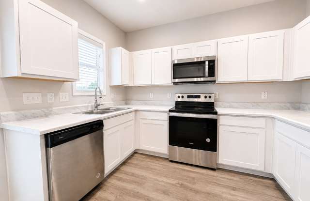 2 Bed/2.5 Bath Townhome-Close to Downtown Clayton! photos photos