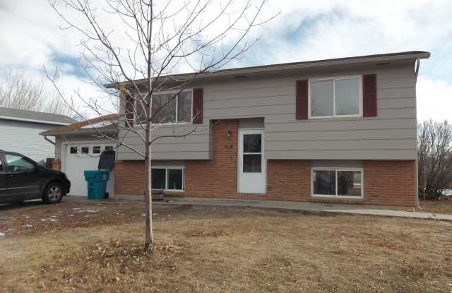 Spacious Berthoud Home with Finished Basement & Detached Shop photos photos