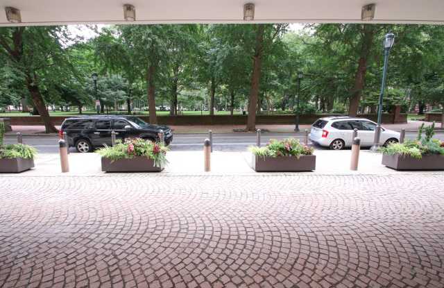 Luxury 1 Bedroom with Balcony, Pool & City Views – Hopkinson House Gallery 3