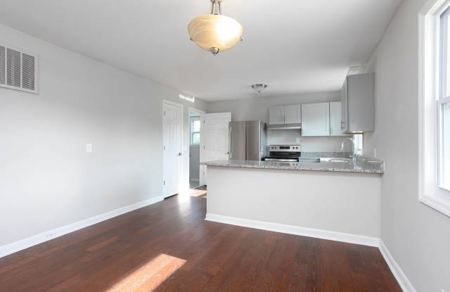 3 Bedroom/ 1 Bath home near downtown! Available in December! Gallery 3