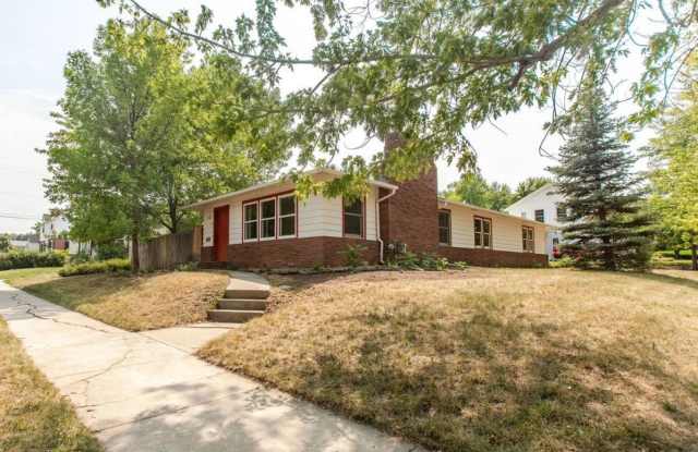 3 BED | 1.5 BATH | SPACIOUS HOME | CENTRAL - 1803 9th Street, Rapid City, SD 57701