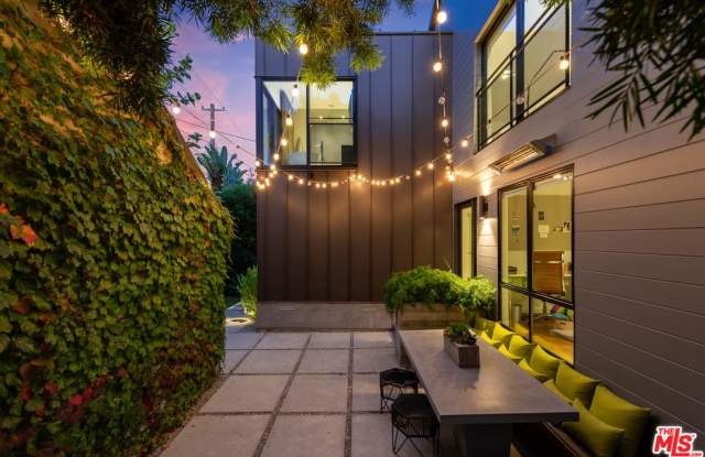 218 5TH Avenue Gallery 4