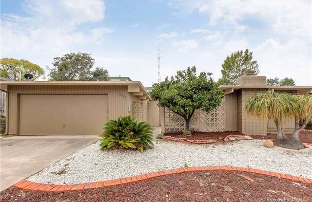 4 bedroom 2 bath 1624 sq ft home walking distance to SDSU! - 5248 Brockbank Place, San Diego, CA 92115