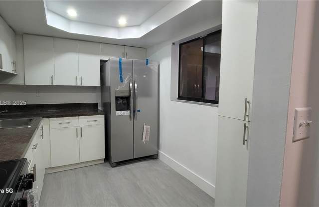 8635 NW 8th St photos photos