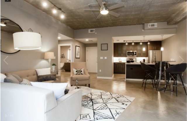 200 Lavaca St 0332 Gallery 2