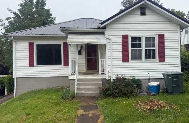 3 Bedroom 1 Bathroom Home in Greeneville, TN photos photos