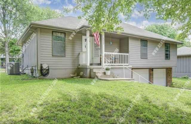 Gorgeous Blue Springs Home-Coming SOON!! Gallery 1