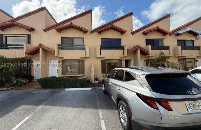 10120 SW 77th Ct Gallery 2