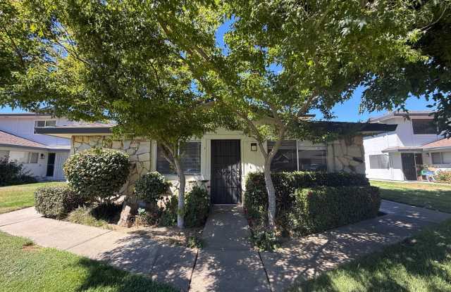 2 bed | 1 bath | 795 SF | Shared garage | Downstairs unit |  WS&G Paid by Owner photos photos