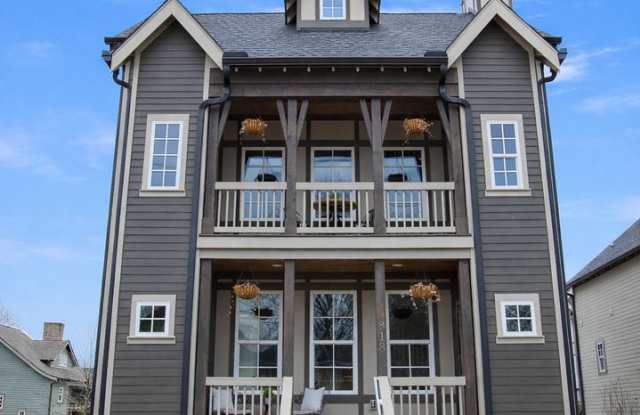 3 Bed, 3.5 Bath Home w/ 2 Car Garage in East Nashville - 2818 Eastland Avenue, Nashville, TN 37206