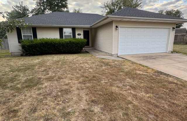 Move in ready! - 706 South Countryside Avenue, Republic, MO 65738