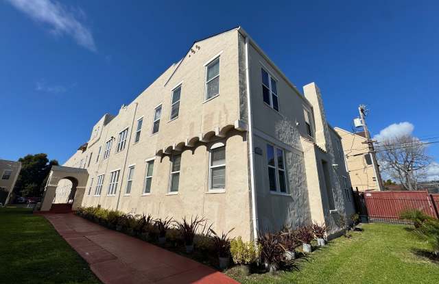 First Floor HUGE Studio Apartment with Full Kitchen and Bath photos photos