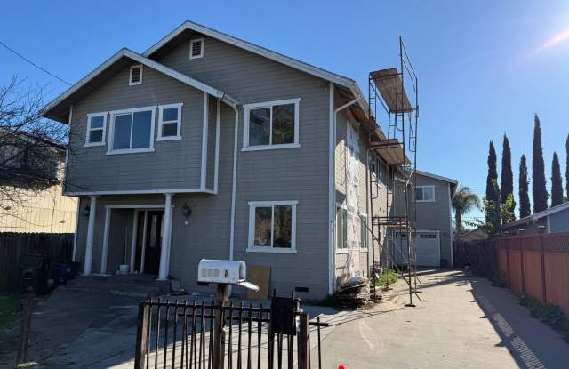 LARGE 2 STORY HOME 5 BEDS/3 BATHS IN CONVENIENT ANTIOCH LOCATION CLOSE TO TRANSPORTATION AND SHOPPING photos photos