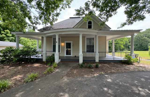Large Historical 3/2 House in Summerville-$1,595 - 9300 Rome Boulevard, Summerville, GA 30747