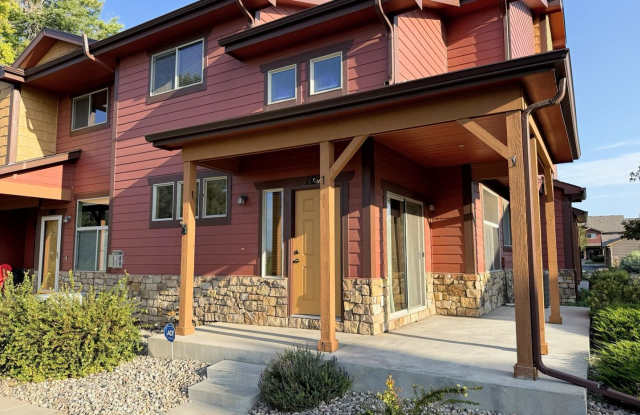 Upgraded End Townhouse with Neighborhood Pool and Clubhouse photos photos
