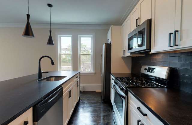 Enormous 5 Bedroom 2 Bath @ Mission Hill photos photos