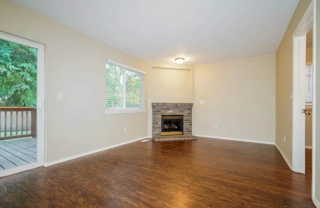 4421 225th Street Ct E Gallery 2