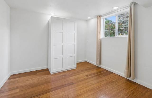 Spacious 5-Bedroom Home with Two Kitchens, Private Yard & Easy Commuting Gallery 1
