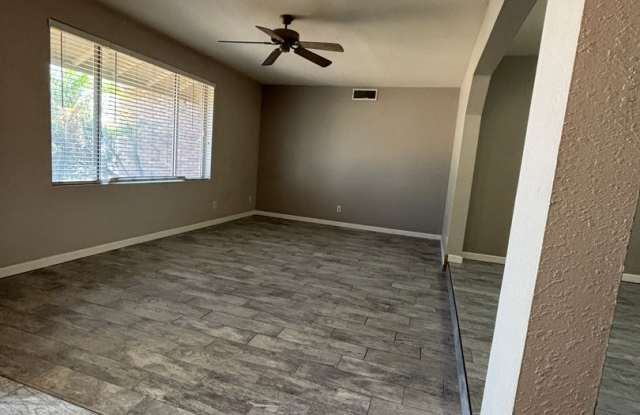 Single family home, 2 car garage Gallery 4