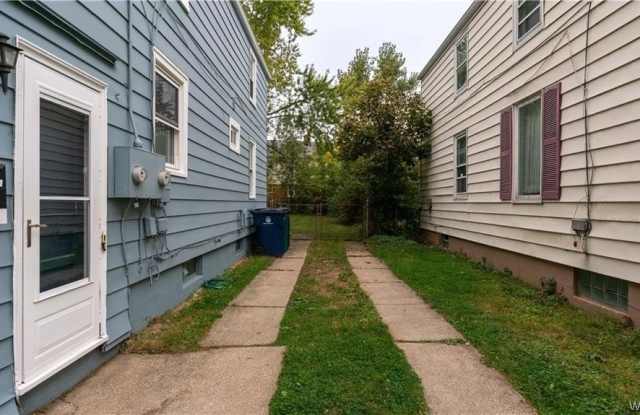 123 Kimberly Avenue Gallery 3
