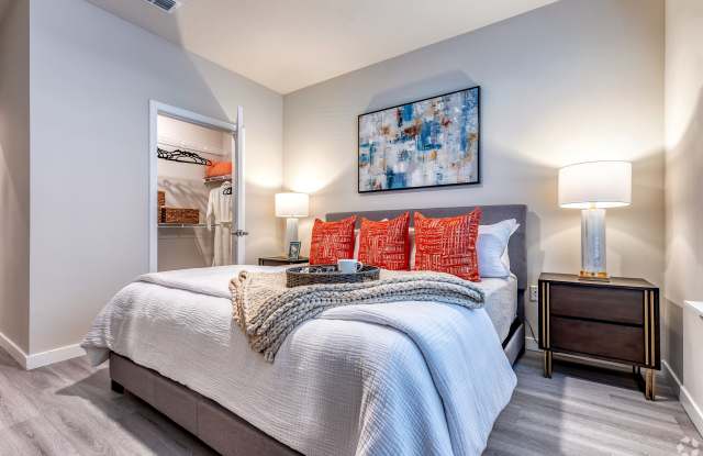55+ Active Adult Apartment Homes - The Pointe at Lakewood Ranch Gallery 3