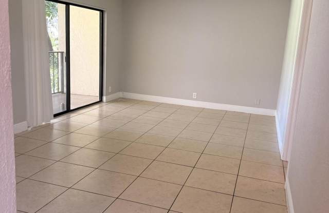 1440 LAKE CRYSTAL Drive Gallery 2