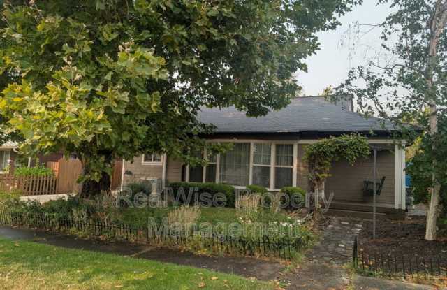 501 NE Broadway St photos photos