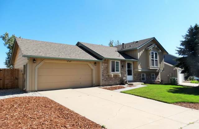Tri-Level 3 Bedroom 2 Bath Large Backyard with 2 Car Garage Cherry Creek Schools in Parkbourgh photos photos