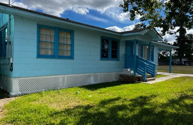 1018 S Mire Ave - 1018 South Mire Avenue, Gonzales, LA 70737