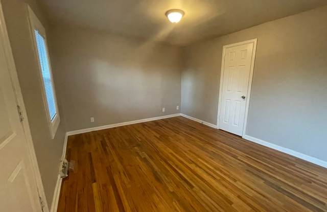 $0 DEPOSIT OPTION!COZY TWO BEDROOM! CLOSE TO ANSCHUTZ CAMPUS AND EASY ACCESS TO DOWNTOWN DENVER! Gallery 2