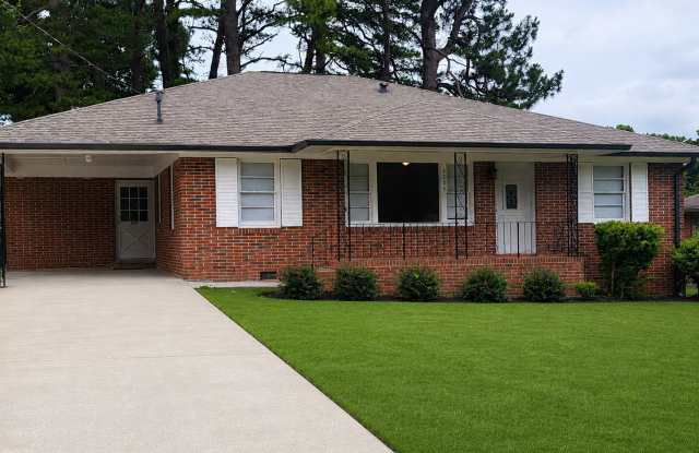 Modern Ranch Home - Full Brick - Large Eat in Kitchen with Large Granite Kitchen Island photos photos