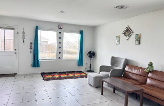 900 Mountain Laurel Drive Gallery 3