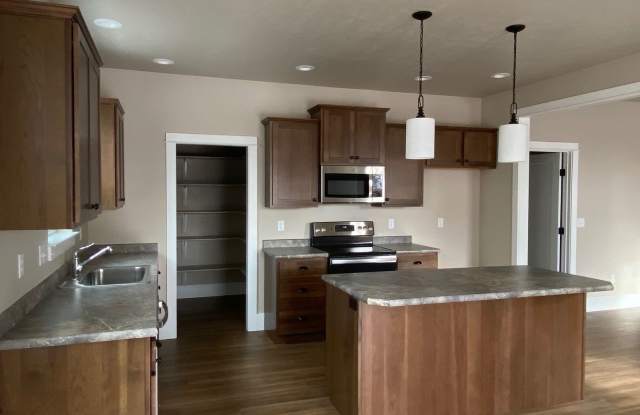 Beautiful 3-Bed, 2-Bath Home in The Arbors Subdivision - 103 Wildrose Court, Hamilton, MT 59840
