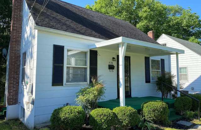 Charming 2 Bed / 1 Bath Cape Cod in Camp Taylor photos photos
